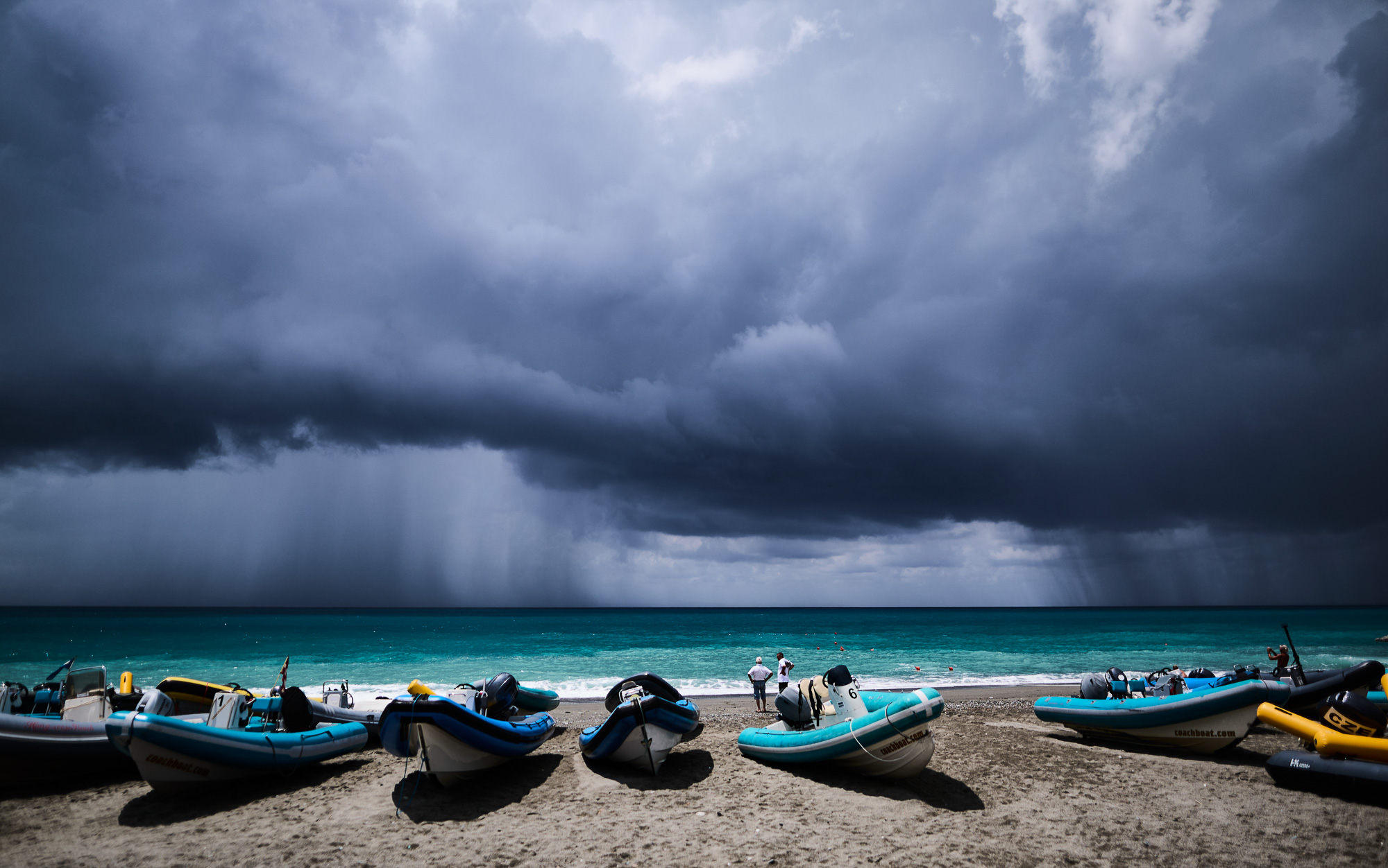 © IKA media/ Robert Hajduk: Dark clouds over Hang Loose Beach